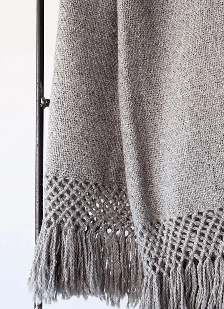 Awanay Llama Throw - Silver