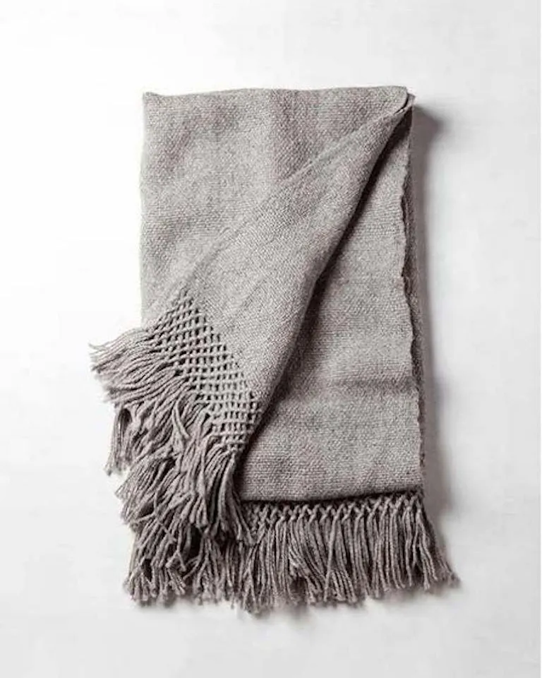 Awanay Llama Throw - Silver